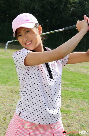 Nubile Asian golfer Nao Yuzumiya