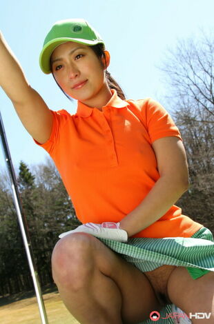 Asian golfer Nana Kunimi showcases
